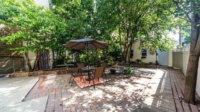 Building Photo - 2037 W Estes Ave