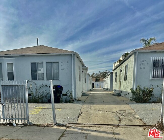 Primary Photo - 6607 1/2 Brynhurst Ave