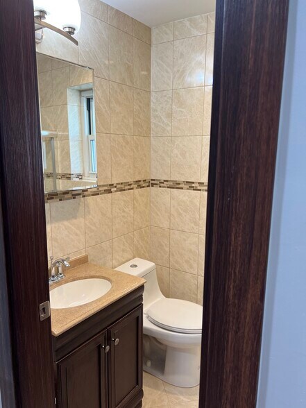 Building Photo - 1001 154th St