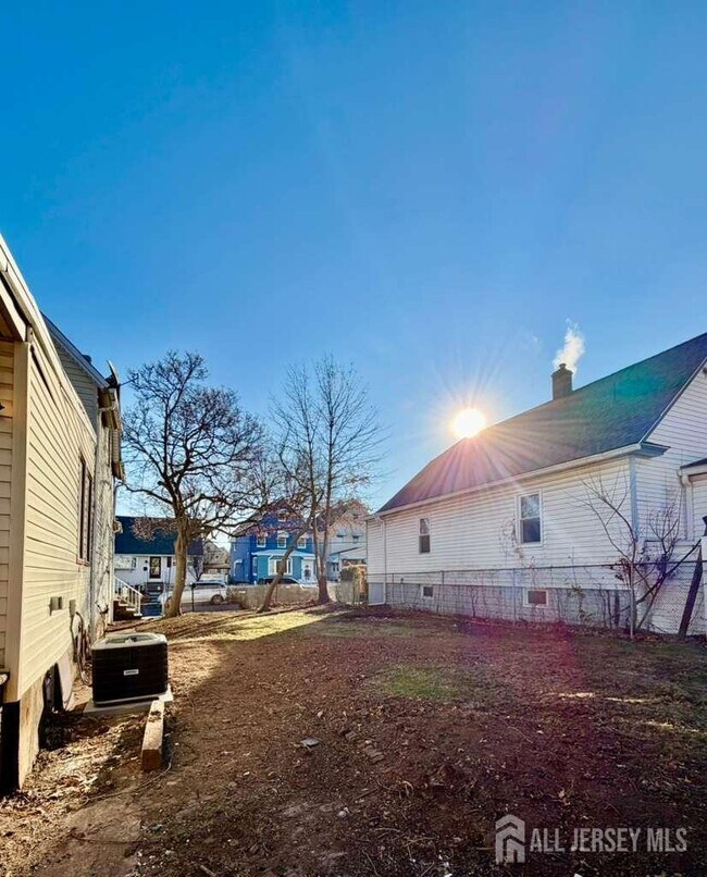 Building Photo - 57 Charles St