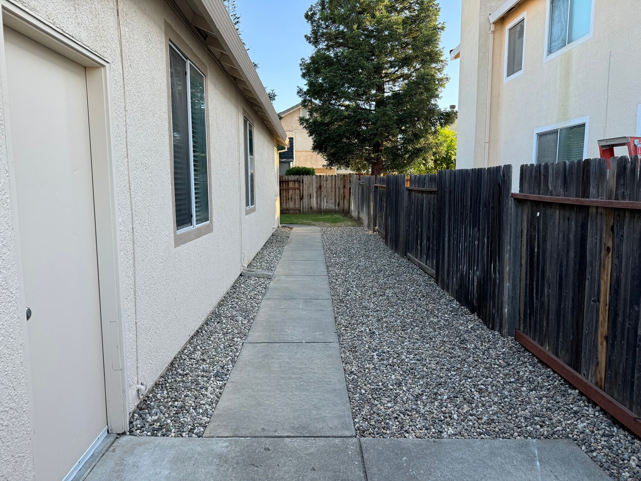 Building Photo - 905 Sapphire Cir