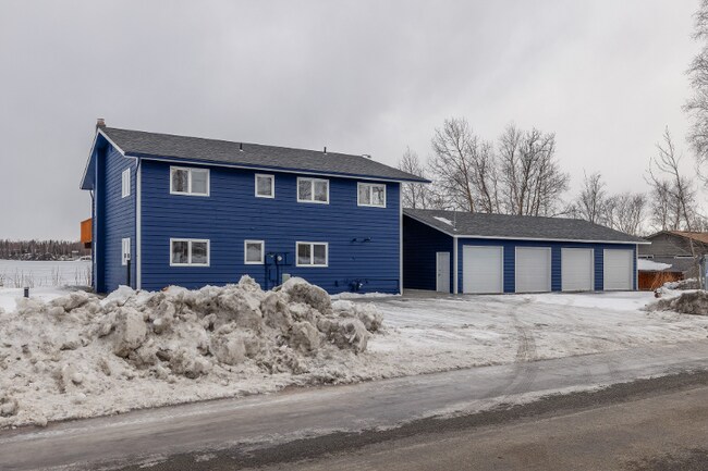 Building Photo - 530 S Lake St