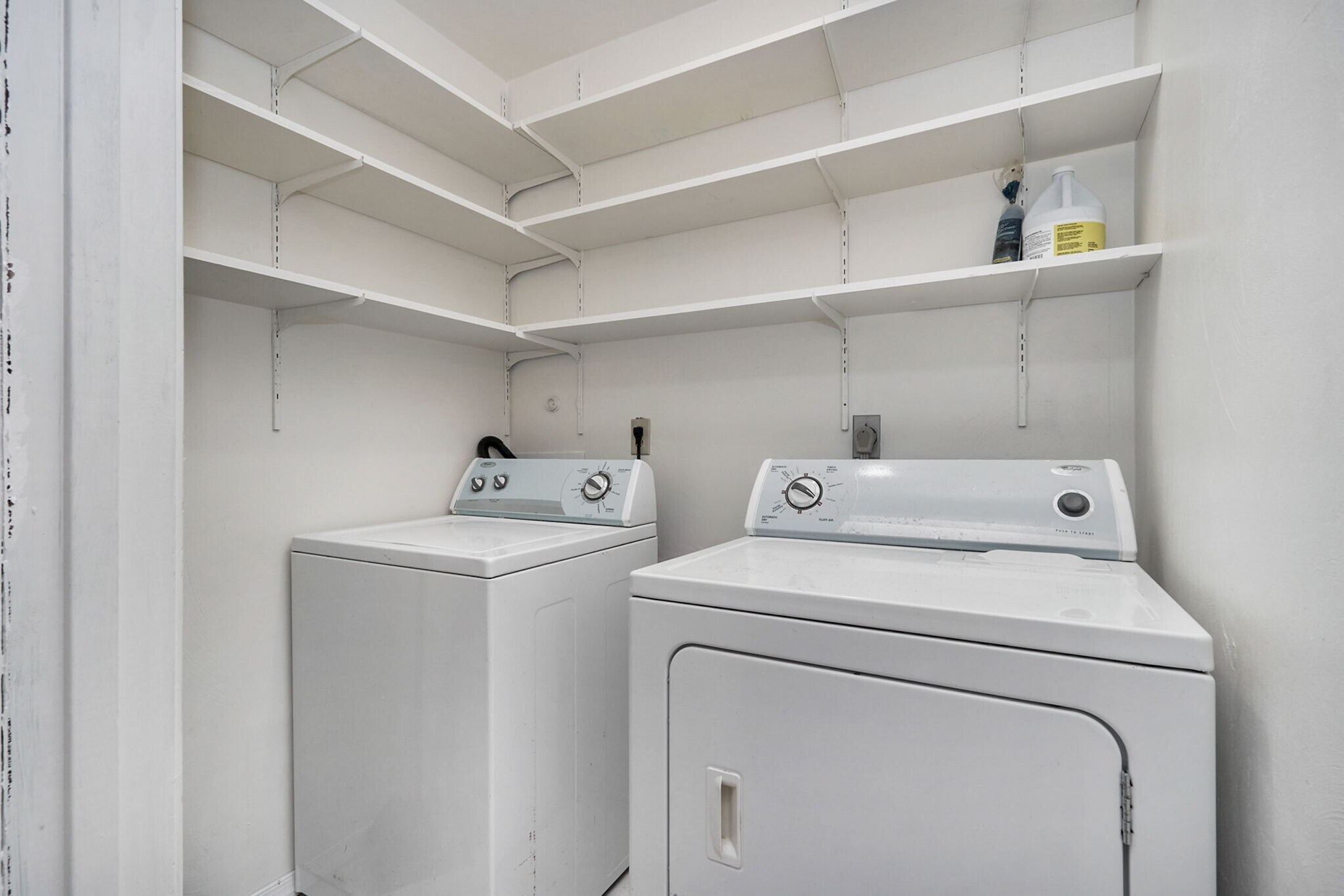 Building Photo - 5213 Clover Hill Dr