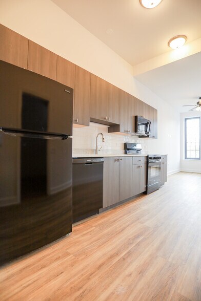 Building Photo - 3158 N Broadway St