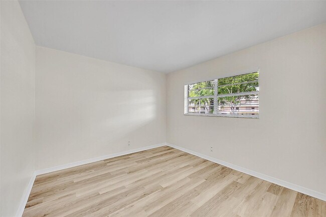 Building Photo - 23 Abbey Ln