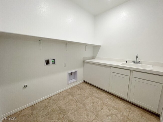 Building Photo - 8820 Scalpay St