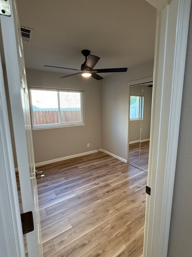 Building Photo - Charming 2-bedroom, 2-bathroom home locate...