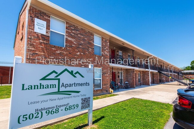 Building Photo - 3100 Chinquapin Ln