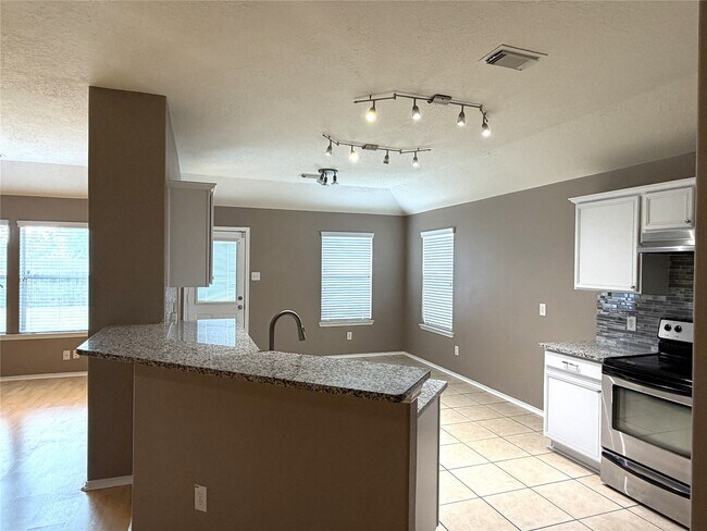 Building Photo - 9510 Barr Spring Dr