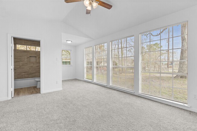 Building Photo - 16643 Lake Cir