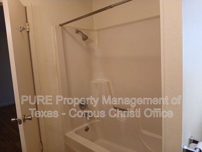 Building Photo - 2255 Lombardy Dr