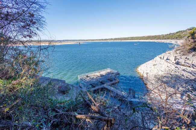 Building Photo - 3 Bed 3 Bath Condo on Lake Travis