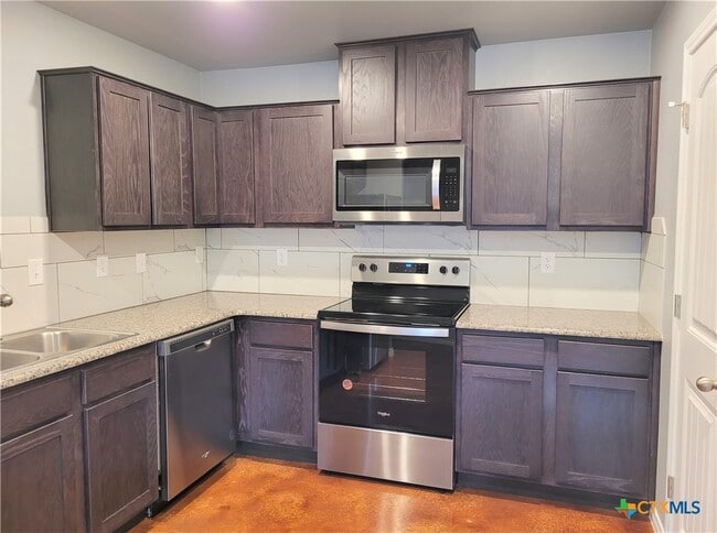 Building Photo - 1810 Castroville Trl