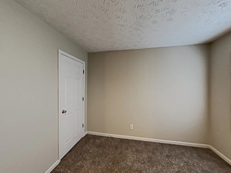 Building Photo - 2700 Cedar Trace Dr