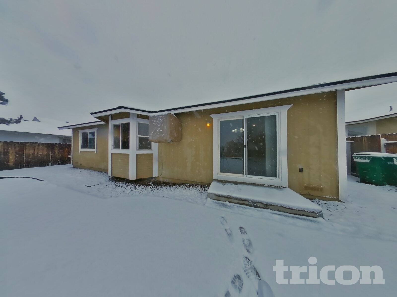 Building Photo - 600 Blue Skies Dr