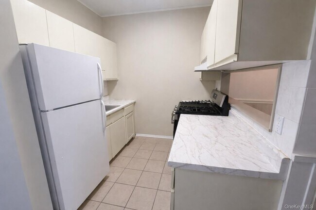 Building Photo - 39 Church St