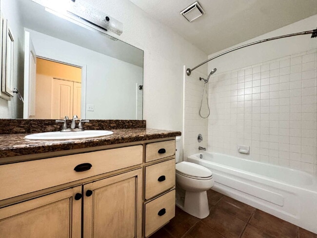 Building Photo - "2-Bed, 2-Bath Condo in Laguna Place!"