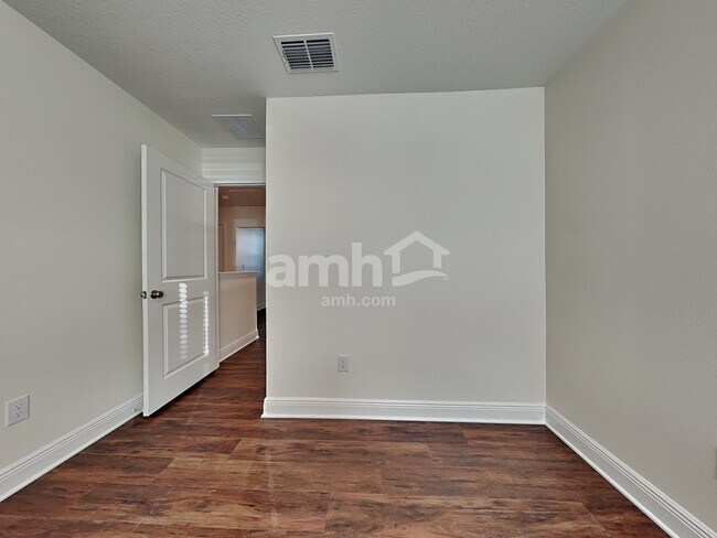 Building Photo - 27380 St Andrews Ave