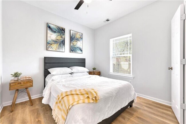 Building Photo - 56 Holly Rd NW