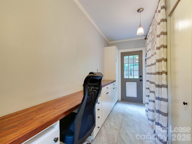 Building Photo - 2329 Kingsbury Dr