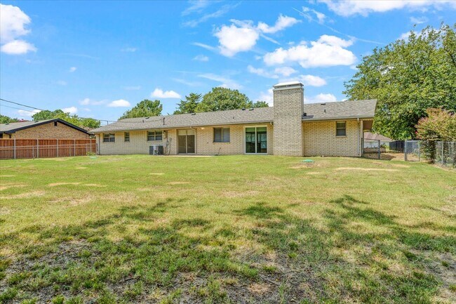 Building Photo - 152 Alta Vista St