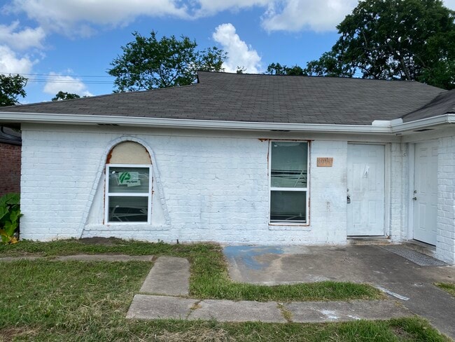 Building Photo - 8019 Beech Cove Ln