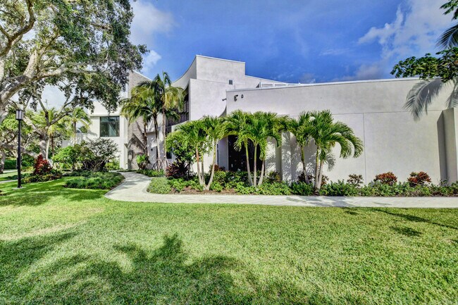 Building Photo - 7370 Orangewood Ln