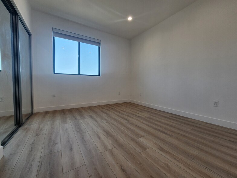 Building Photo - 6061 Fulton Ave