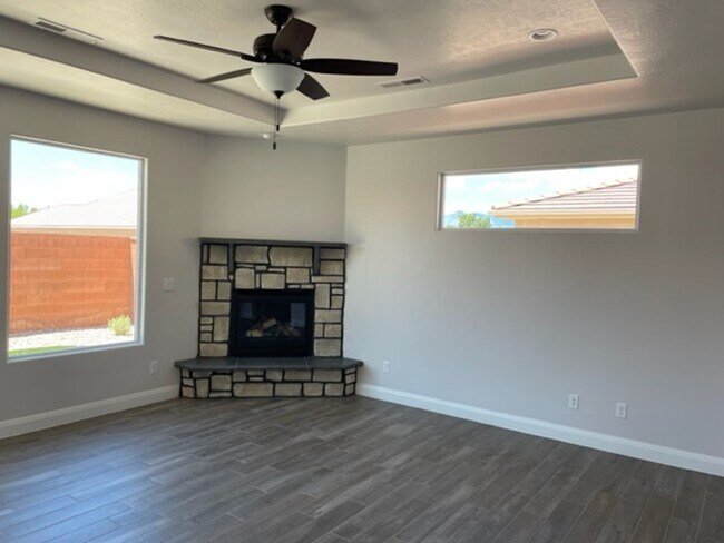 Building Photo - Beautiful 4 Bedroom Home in Hurricane!