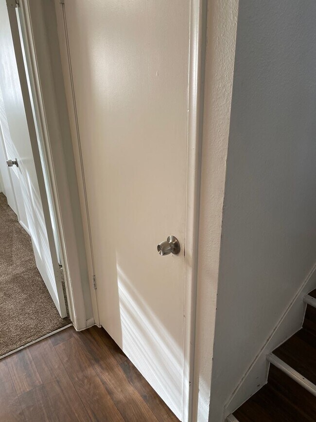 Building Photo - 3-Bedroom 1.5 Bath Twin-Home