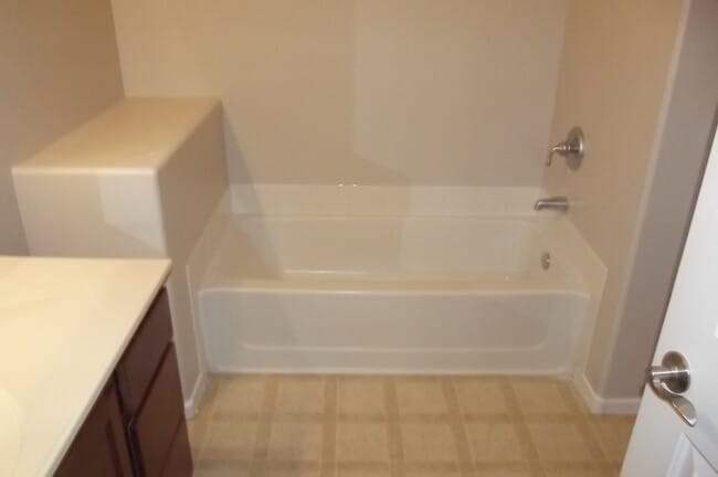 Building Photo - Henderson - 2 bedroom condo