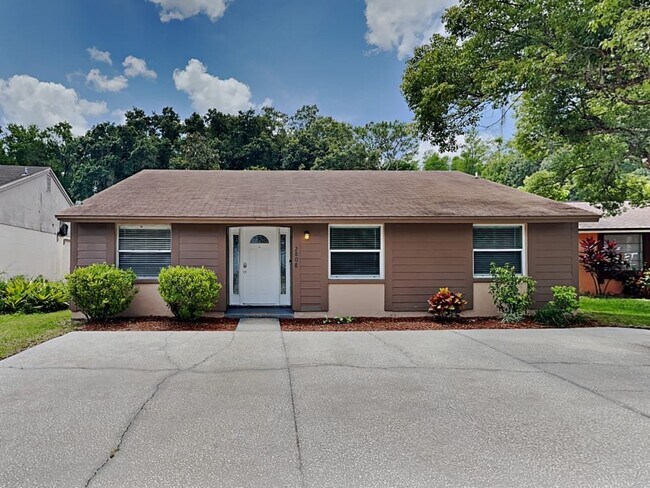 Building Photo - 2809 Cedaridge Dr