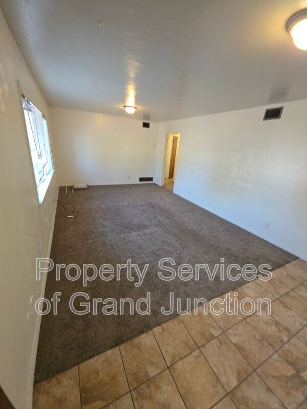 Building Photo - 1355 Elm Ave