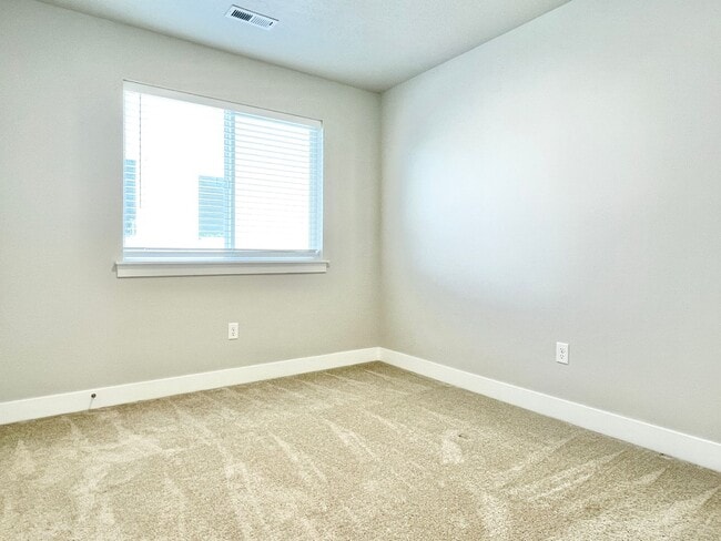 Building Photo - Stunning Two-Story at Quailhill!