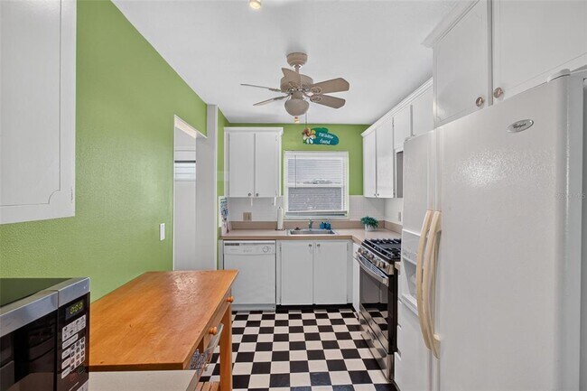 Building Photo - 2850 59th St S