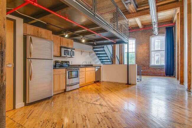 Building Photo - Expansive Historic Loft in the Heart of Germantown
