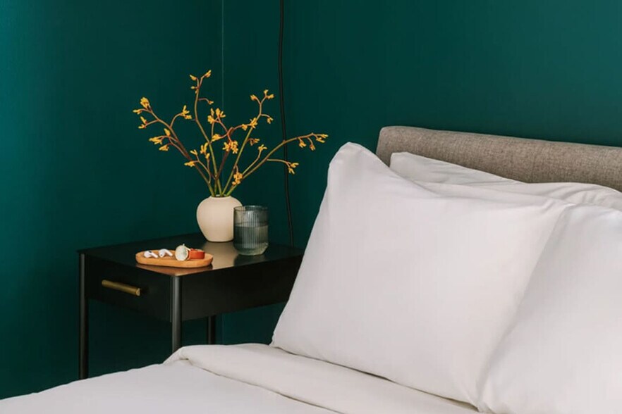 Building Photo - 925 Common St