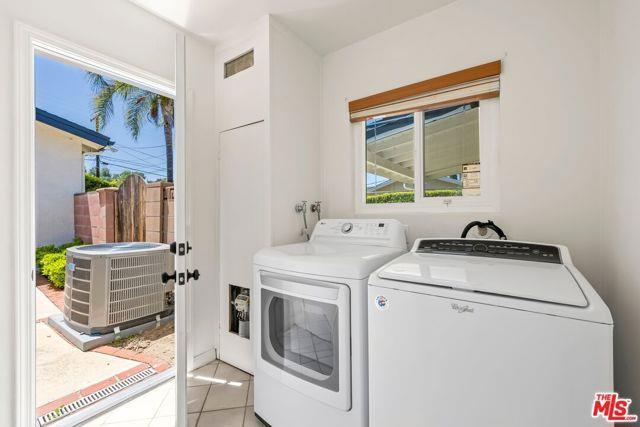 Building Photo - 4509 Canoga Dr