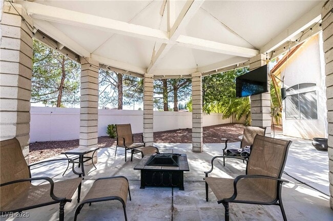 Building Photo - 1400 Castle Crest Dr