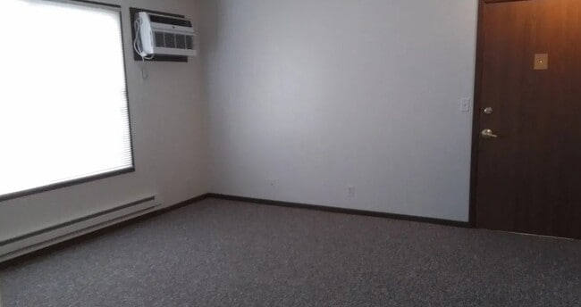 Building Photo - 505 E 4th St