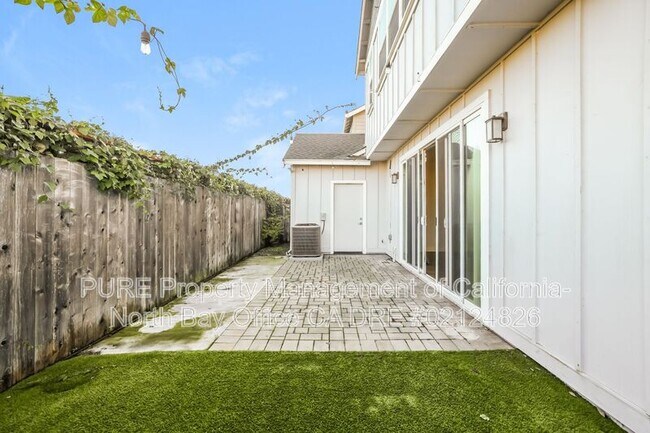 Building Photo - 2976 Bay Village Ave