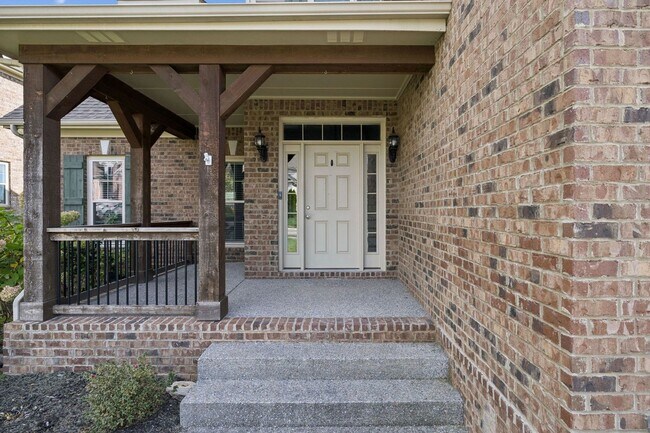 Building Photo - Welcome home to this beautifully maintaine...