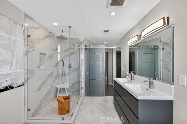 Building Photo - 865 Quivera St