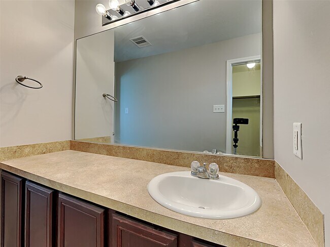 Building Photo - 16326 Royal Fort Ln
