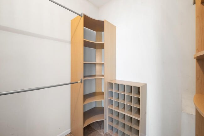 Building Photo - 8422 Bampton Dr