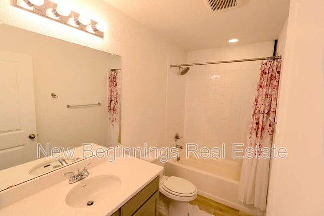 Building Photo - 16487 Mountain Flax Dr
