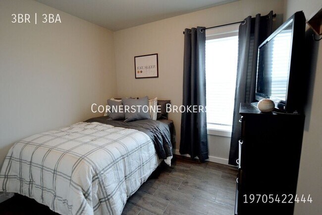 Building Photo - 1117 Hawthorne Ave