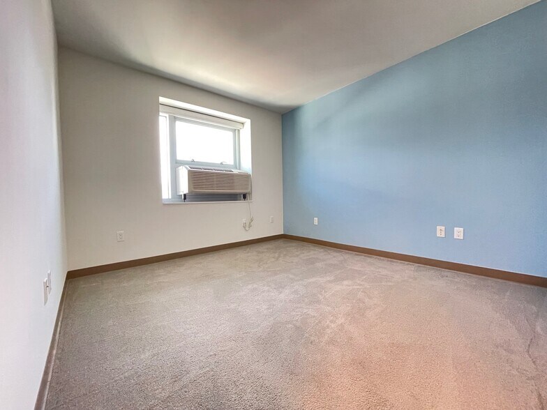 Building Photo - 988 Halekauwila St