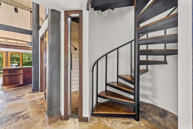 Building Photo - 1816 Bear Spgs Wy