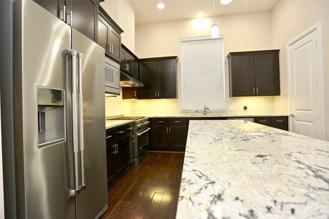 Building Photo - 4009 Lillian St